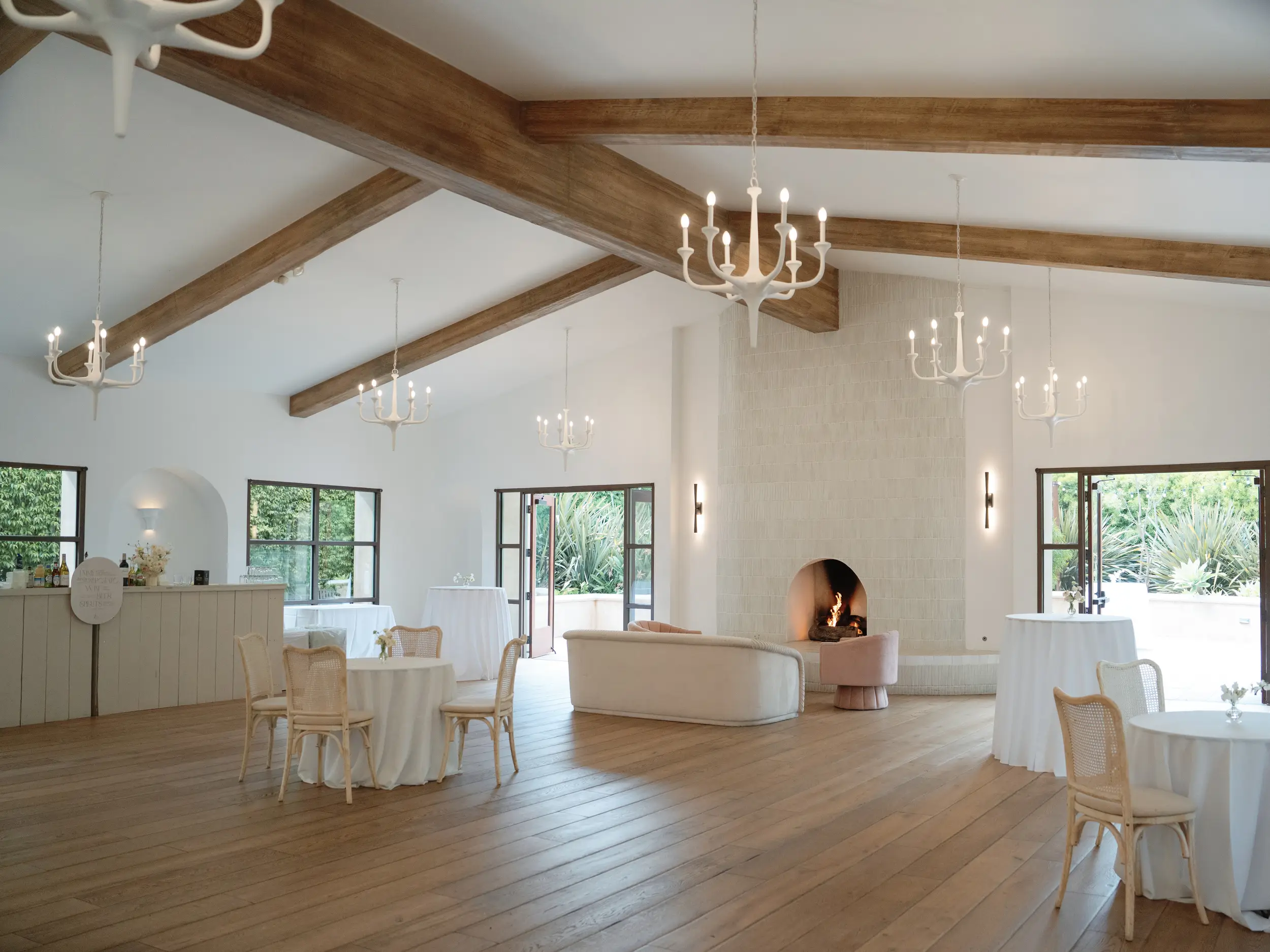Neutral lounge for cocktail hour with pops of light pink.