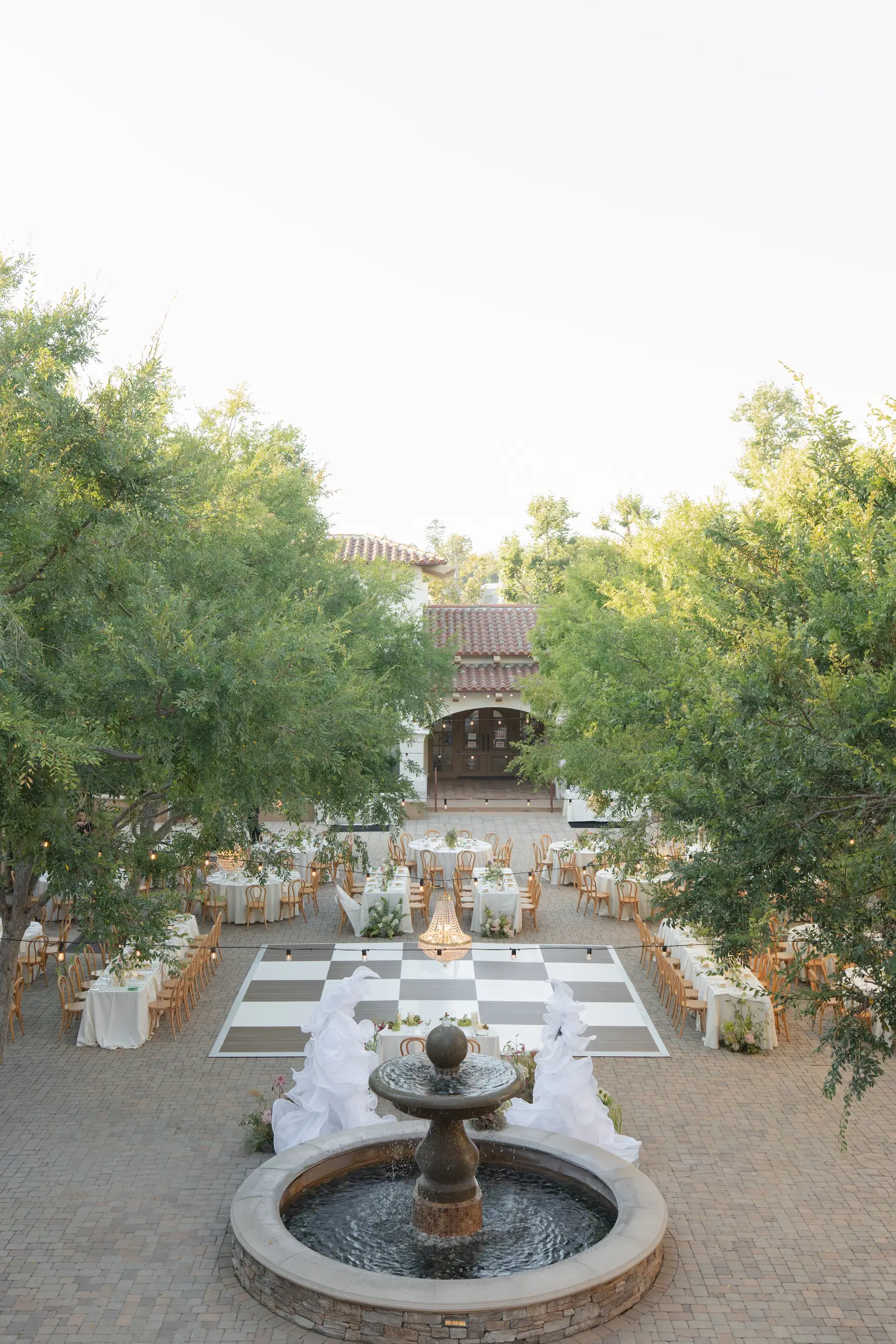 Outdoor courtyard wedding reception at Serra Plaza.