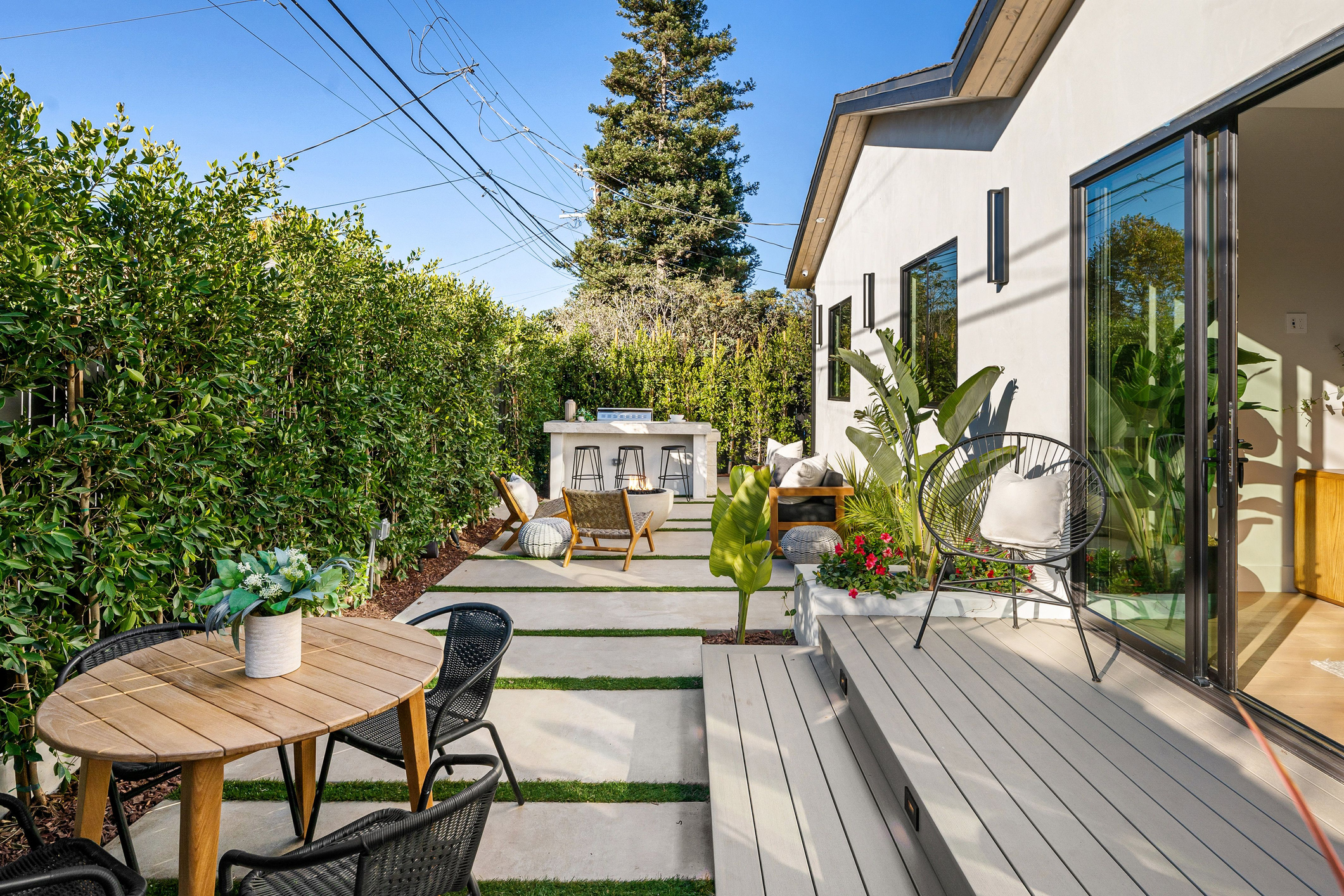 Modern Courtyard Retreat – Sacramento, CA