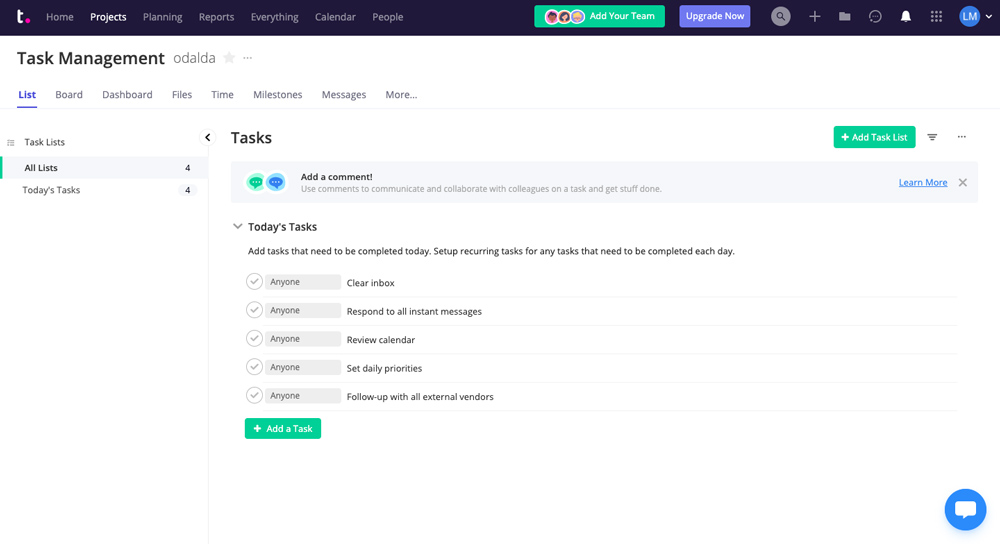 Dashboard nástroje Teamwork, ve kterém jsou ukázány všechny úkoly. Dashobard má minimalistický design a dominuje bílá barva.