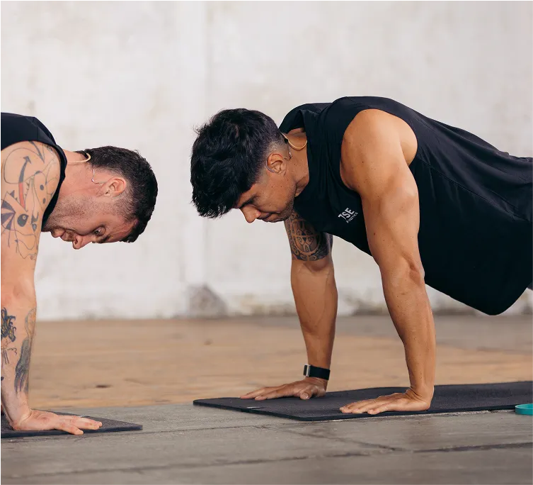 Pompes lors d'une séance de musculation sur Trainsweateat