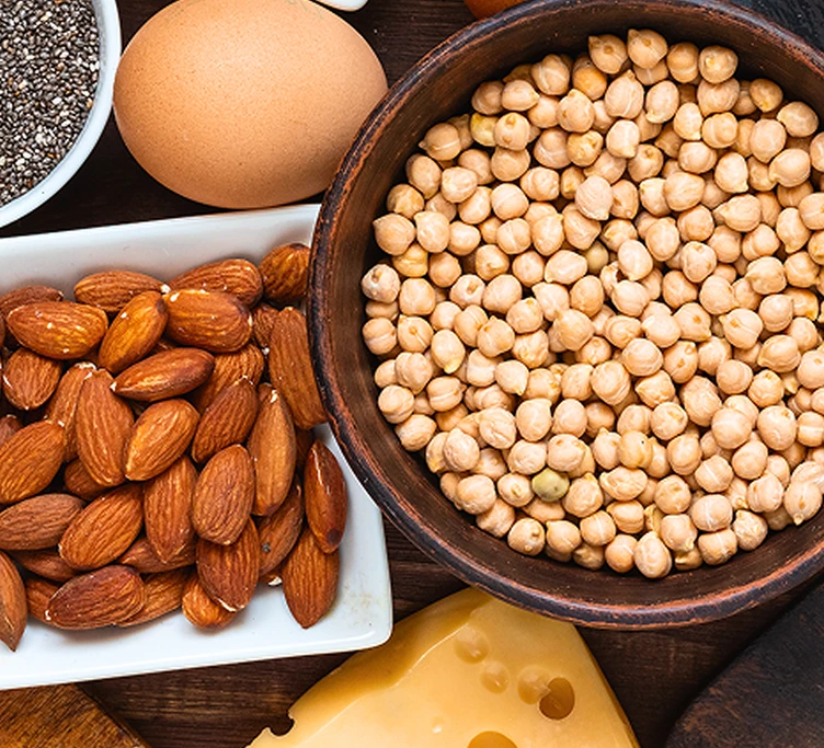 Aliments protéinés visible sur une table
