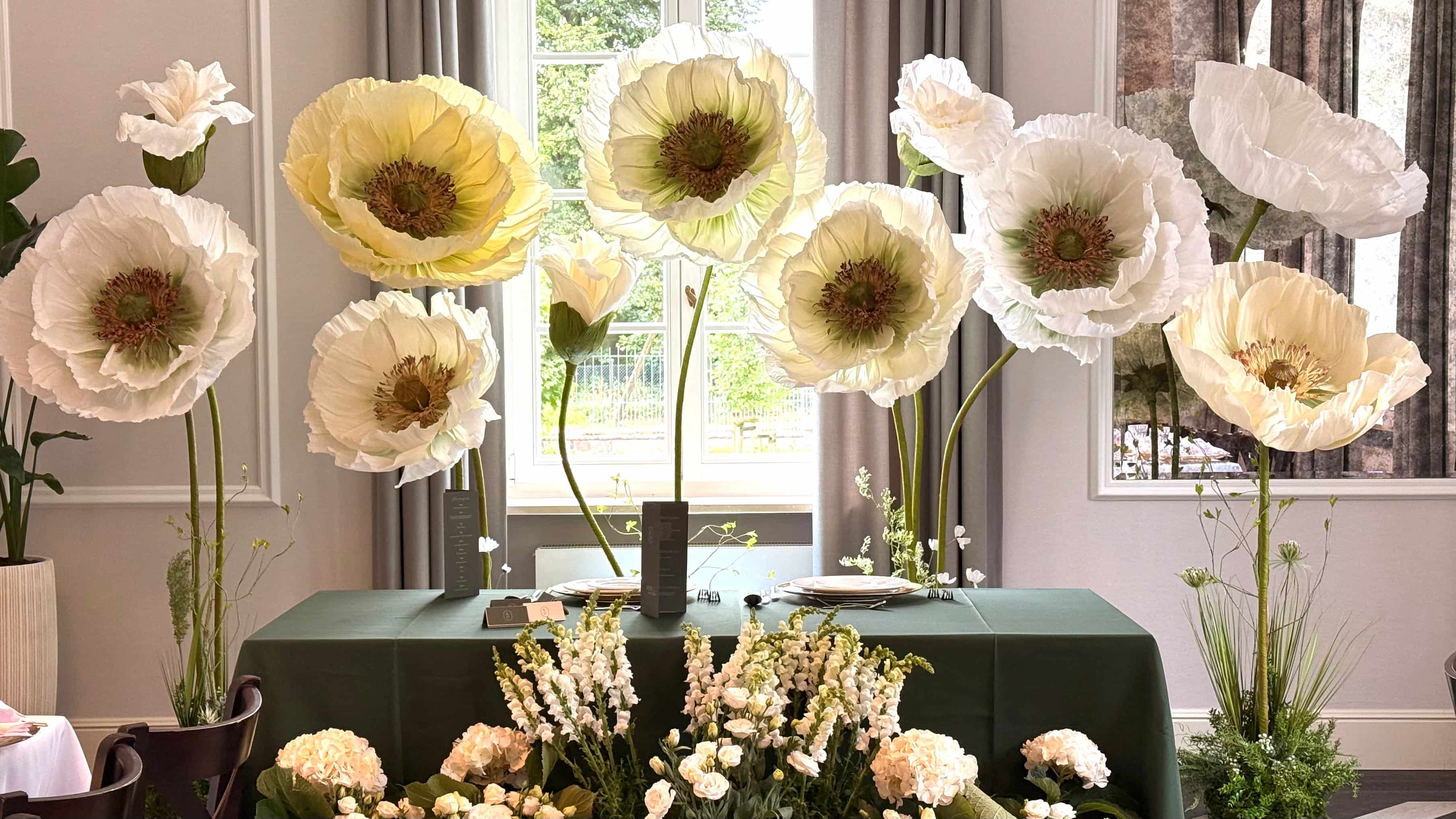 big flowers, gigantyczne kwiaty, Kwiaty z krepiny w naturalnym rozmiarze