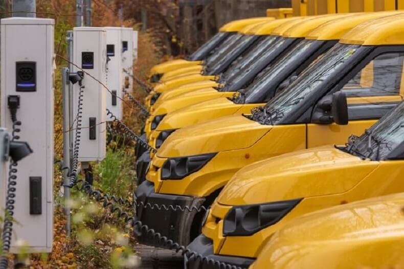 Električni avtomobili v voznem parku: Kakšni izzivi čakajo prevoznike?