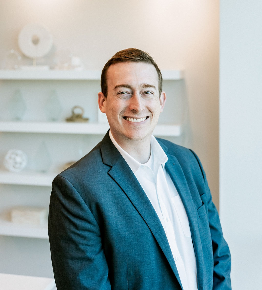 Dr. Alan Tom Plastic Surgeon at Amelia Aesthetics in St. Louis, Missouri