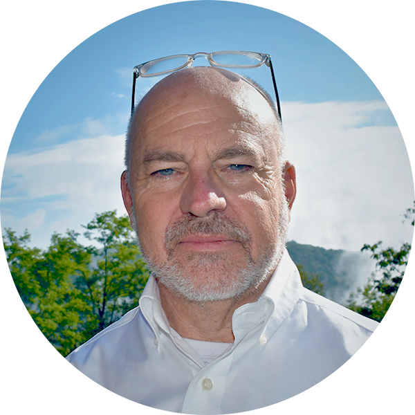 Mark House, founder of empoweringLEADERS, in a white shirt outdoors
