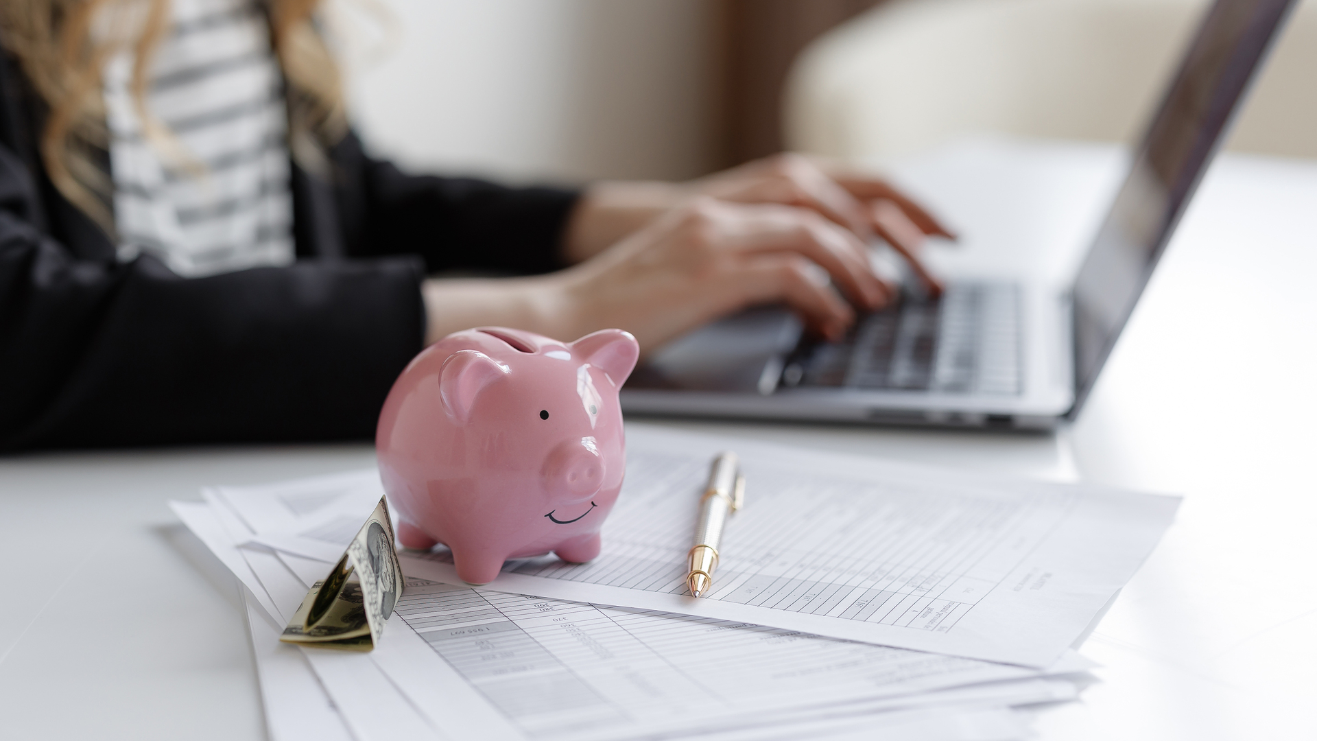 Saving Money While Traveling