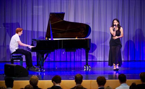 Minyar Ouechtati (3fb) und Ruben Gehrig (3me)