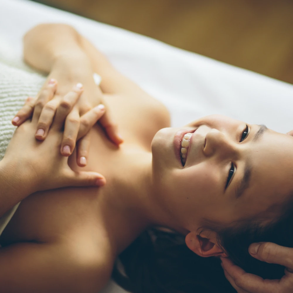 Zabiegi kosmetyczne na twarz: profesjonalna pielęgnacja i luksusowe kosmetyki dla młodszej, świetlistej cery