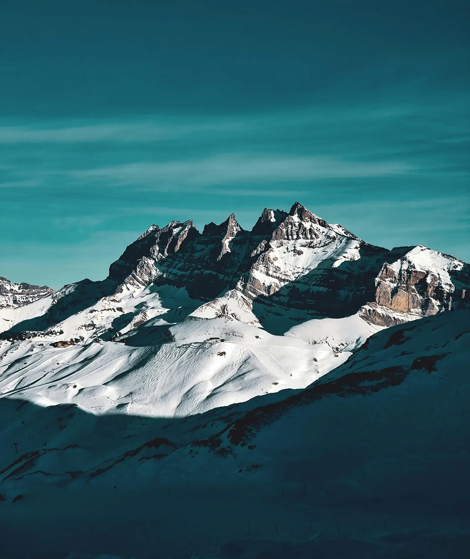 Aussicht auf einen verschneiten Berg
