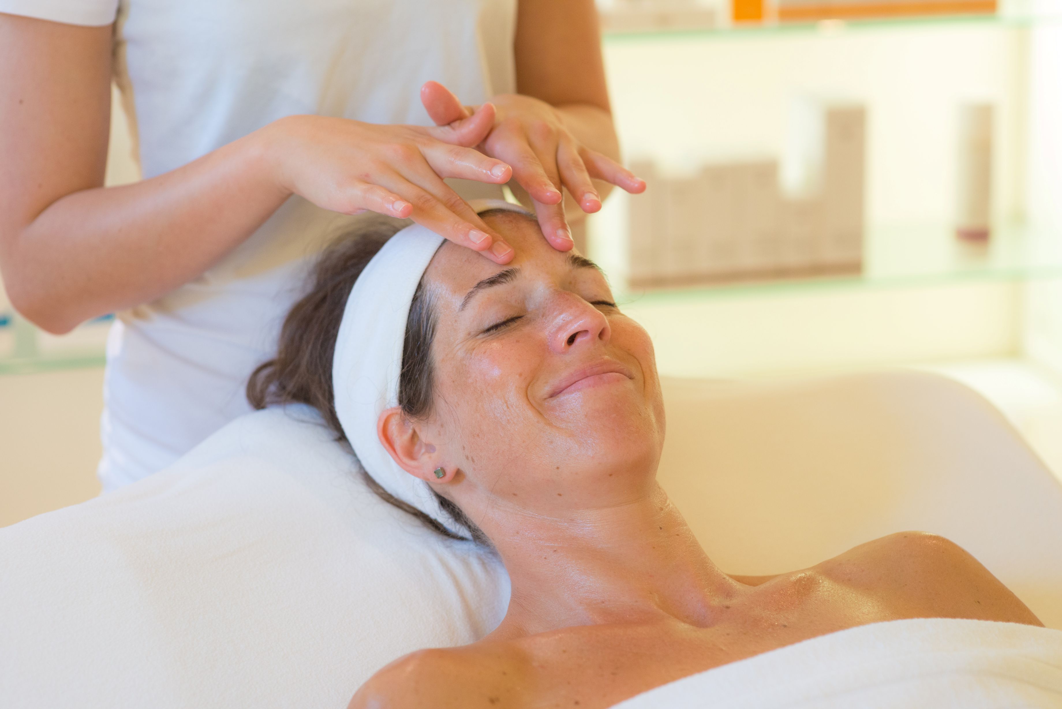 Massagen und Anwendungen im Menschels