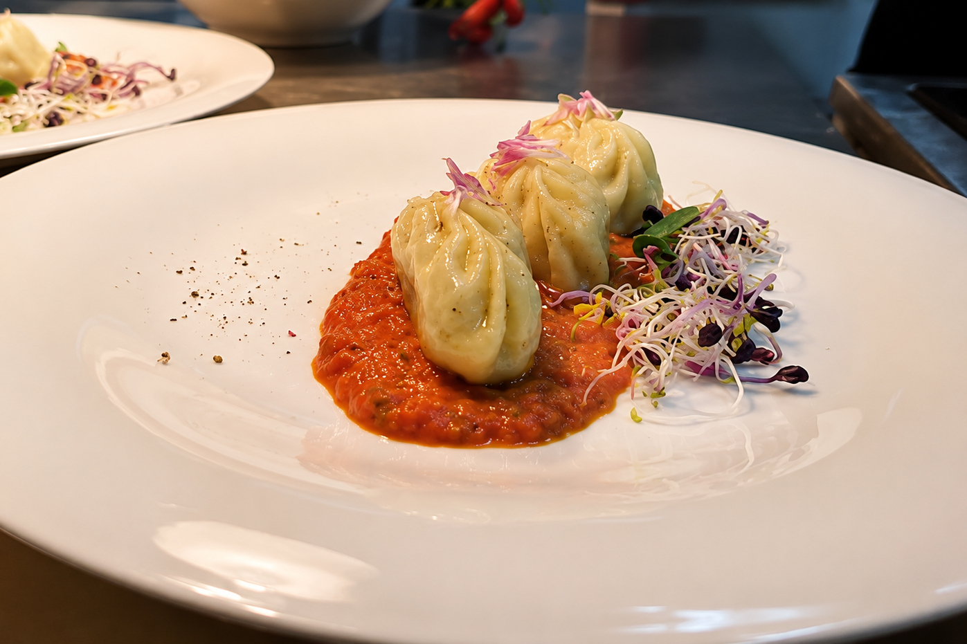 Culurgiones – sardische Teigtaschen mit Ricotta, Minze und Tomatensoße