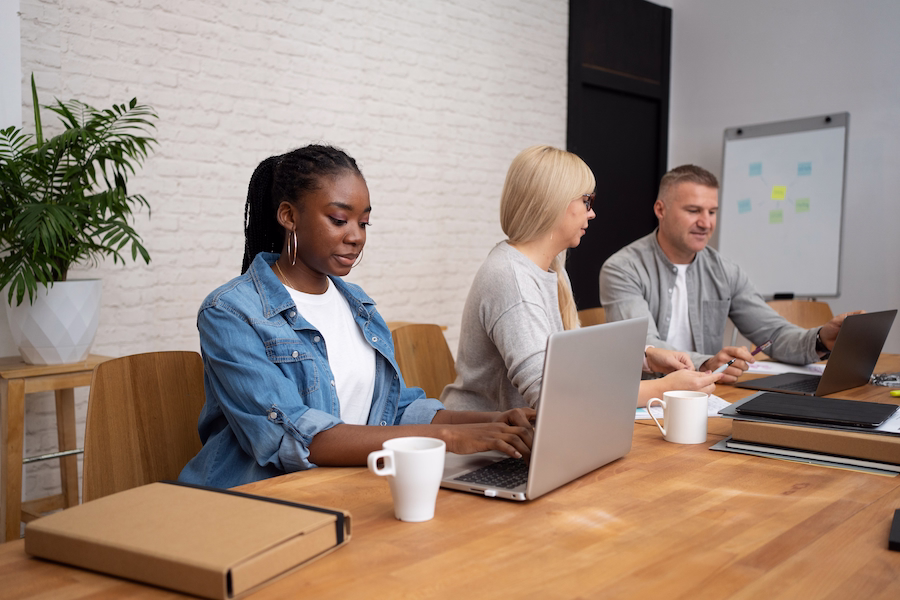 Cómo usar tecnología para fomentar la igualdad en el mundo laboral