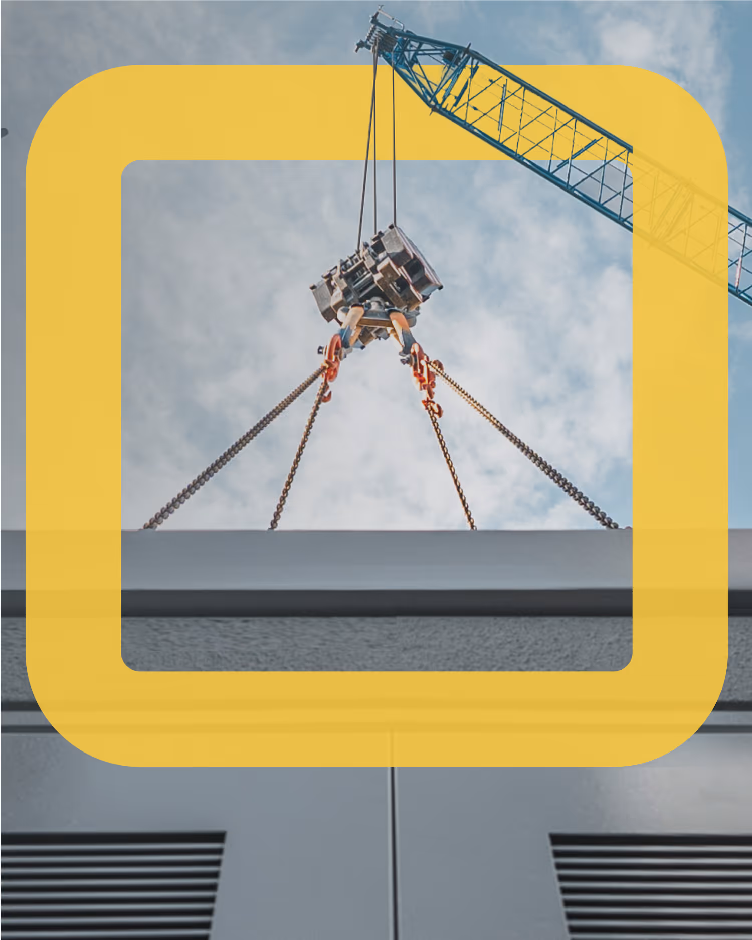 Ein in schwarz mit einem orangenen Helm gekleideter Arbeiter der Firma Bartram Bau-System der mit seinen Händen ein Betonfertigteil vermisst.