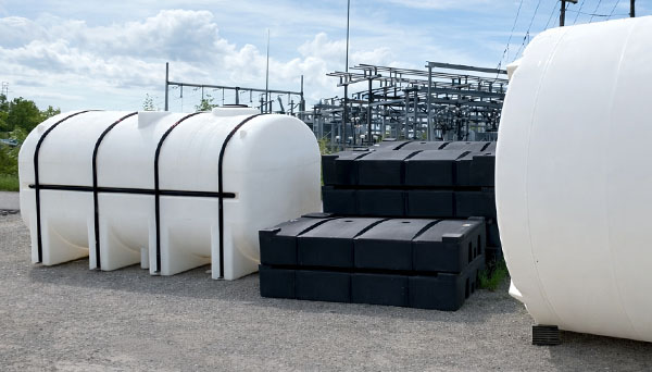 Rotomolded industrial poly tanks for liquid storage, vertical and horizontal configurations
