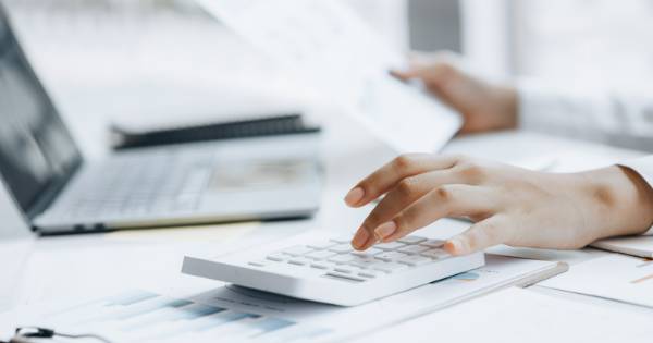 診療圏と給与相場の分析から導く、看護師採用を成功させる給与設定の考え方【医療機関向け】