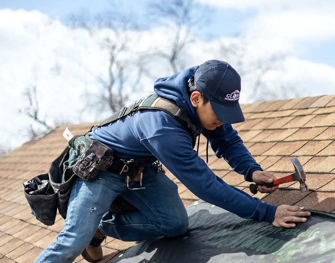 Roofing expert install roof tarping.