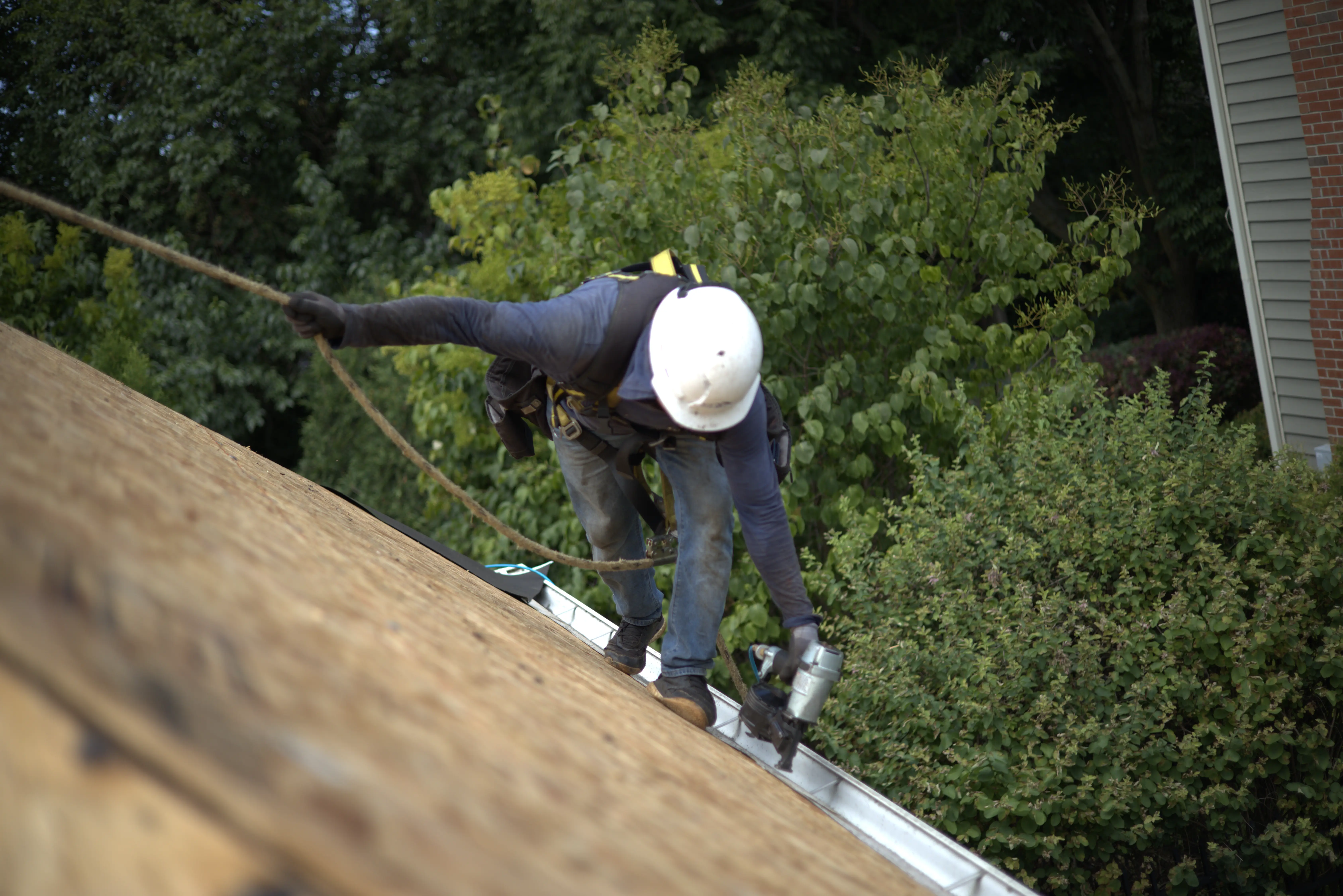 Global Exterior Expert's Employee Installing Drip Edge on Residential ROof
