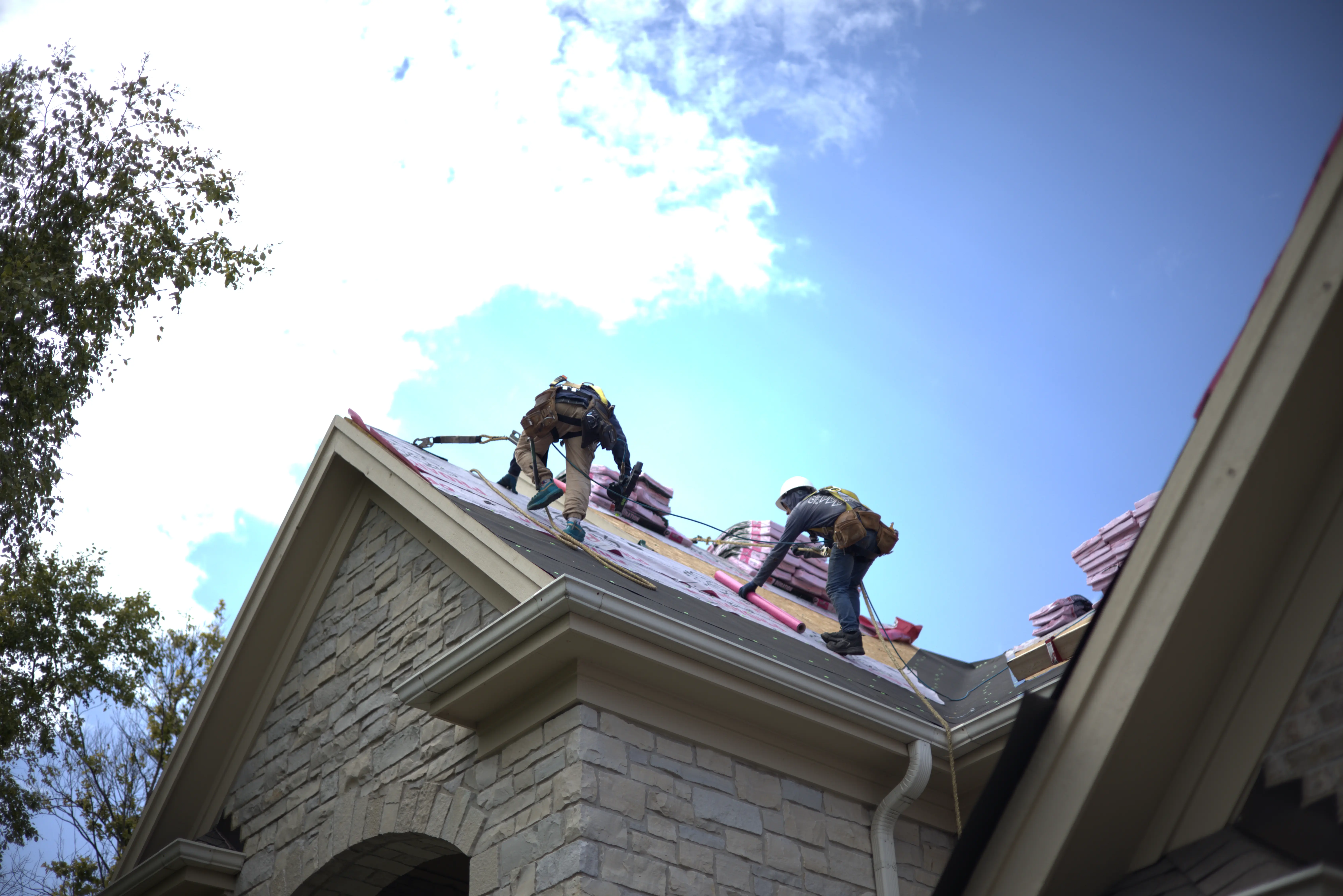 Global Exterior Experts Roofers installing owen's corning underlayment on residential roof.