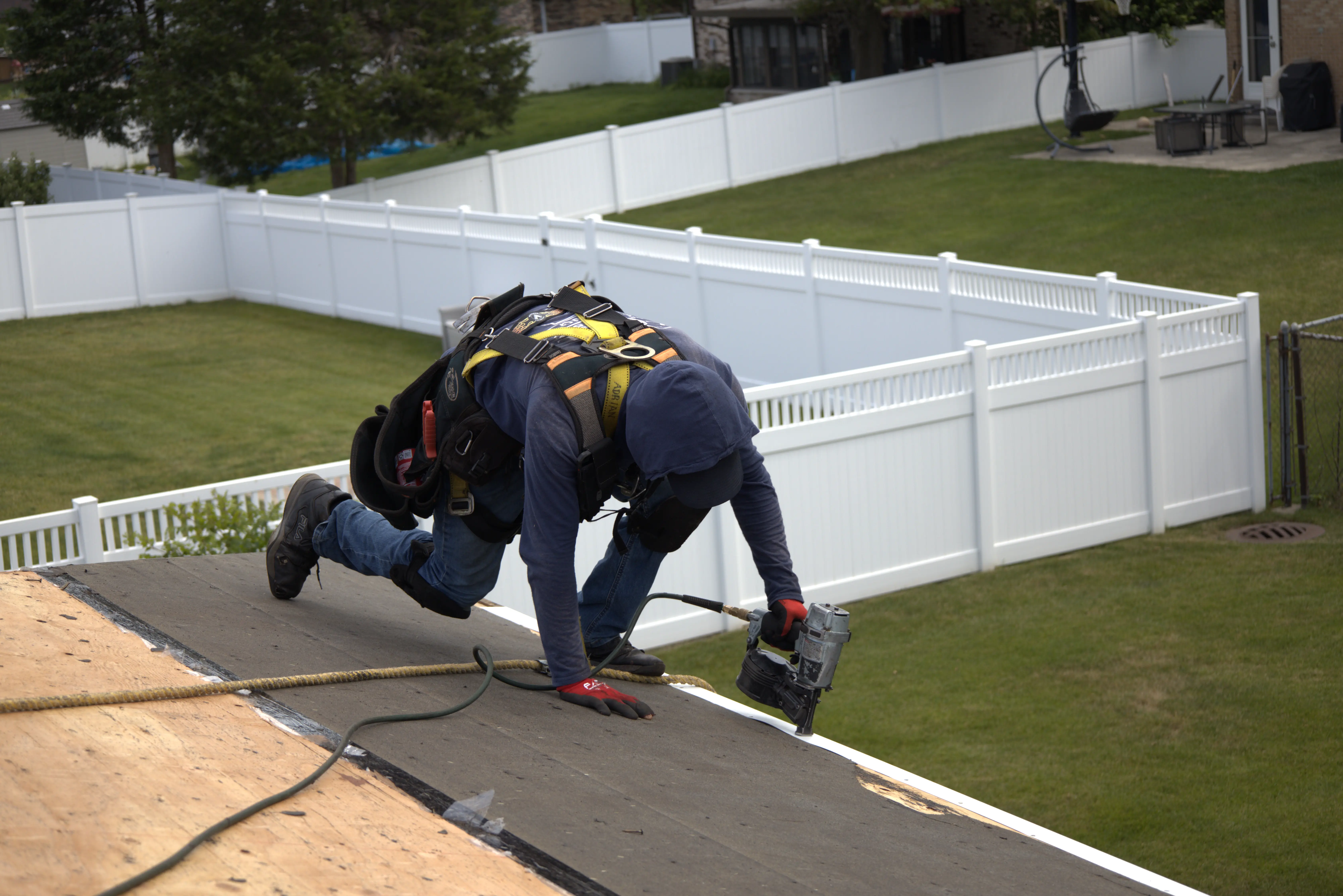 Roofer putting on drip edge