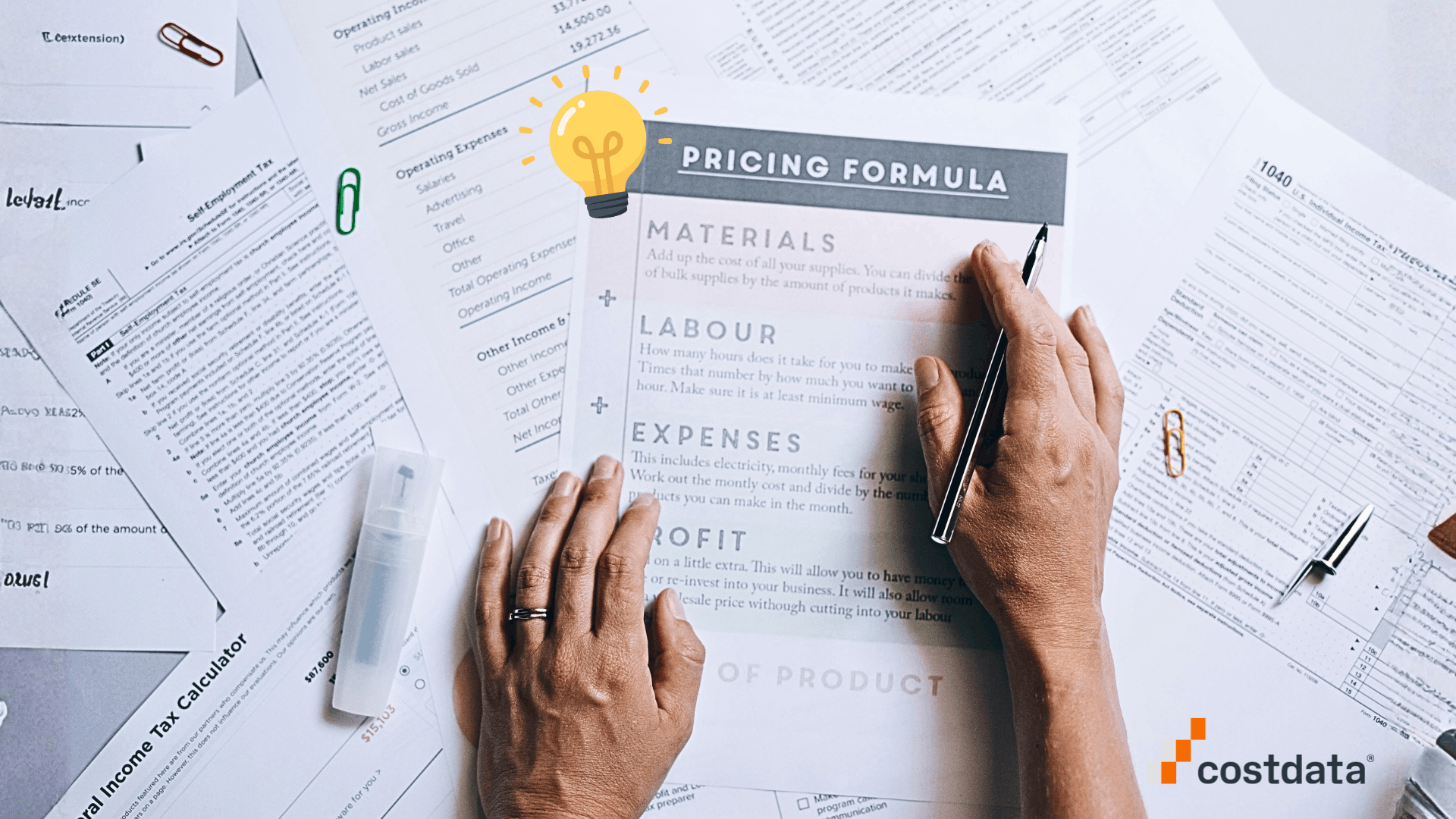 Gesamtpreis Erklärung und Berechnung - Ein Pricing Formular von costdata® symbolisch auf Papier gebracht