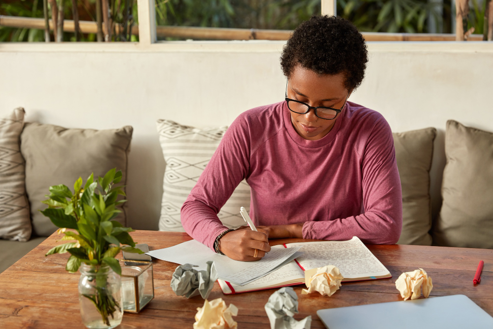 woman writing - How To Write The Best College Essay