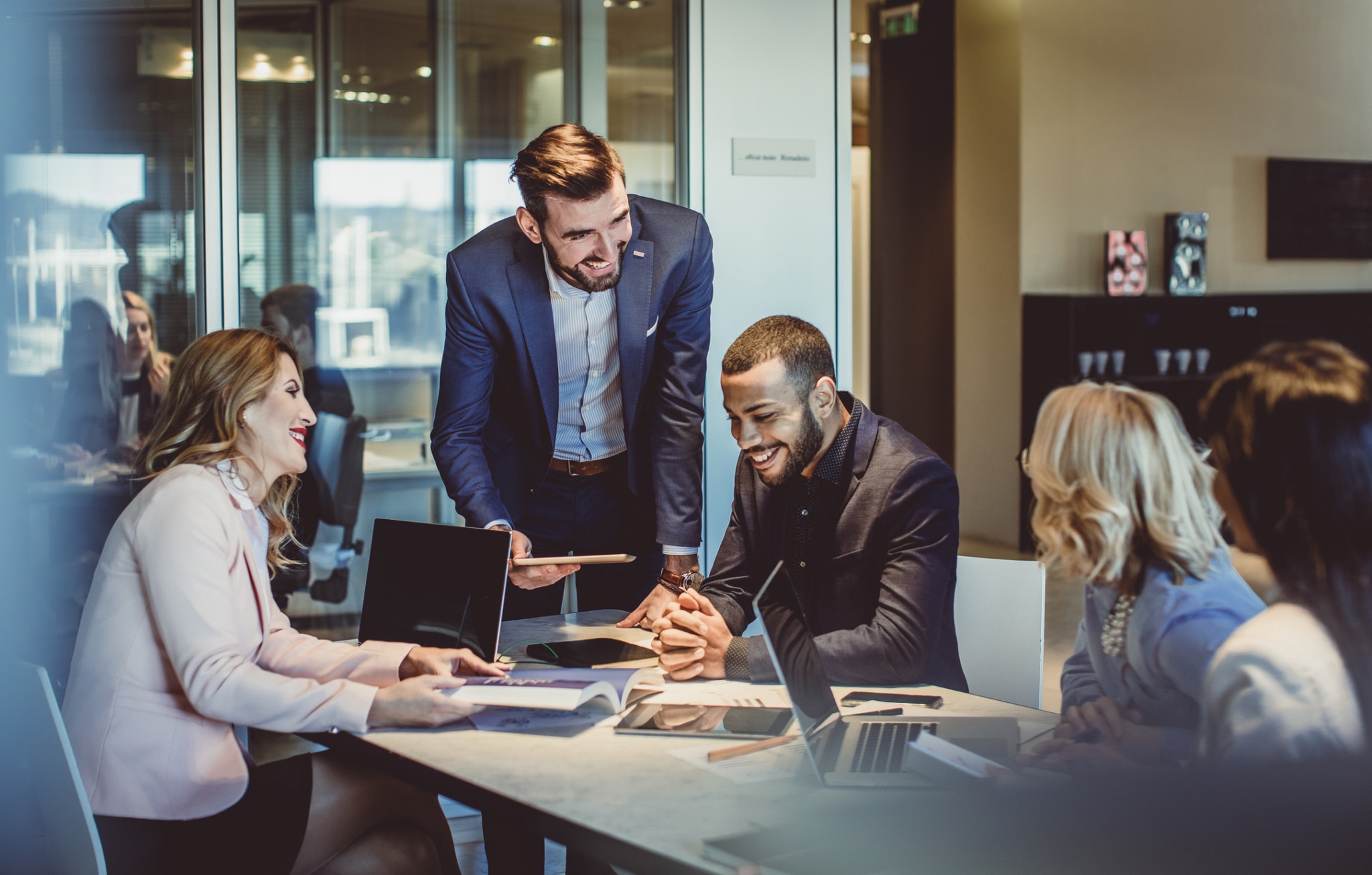 employees talking - Best AI for Project Management