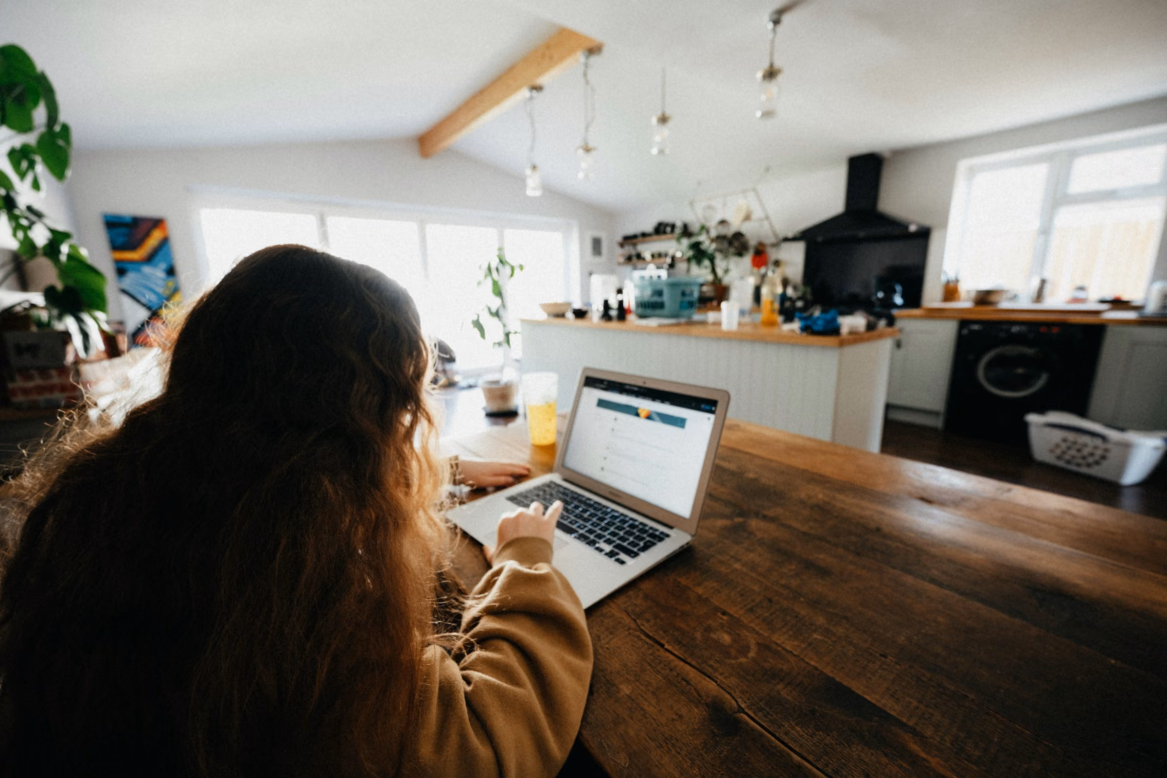 Girl Studying - When Is the Best Time to Study for a Test