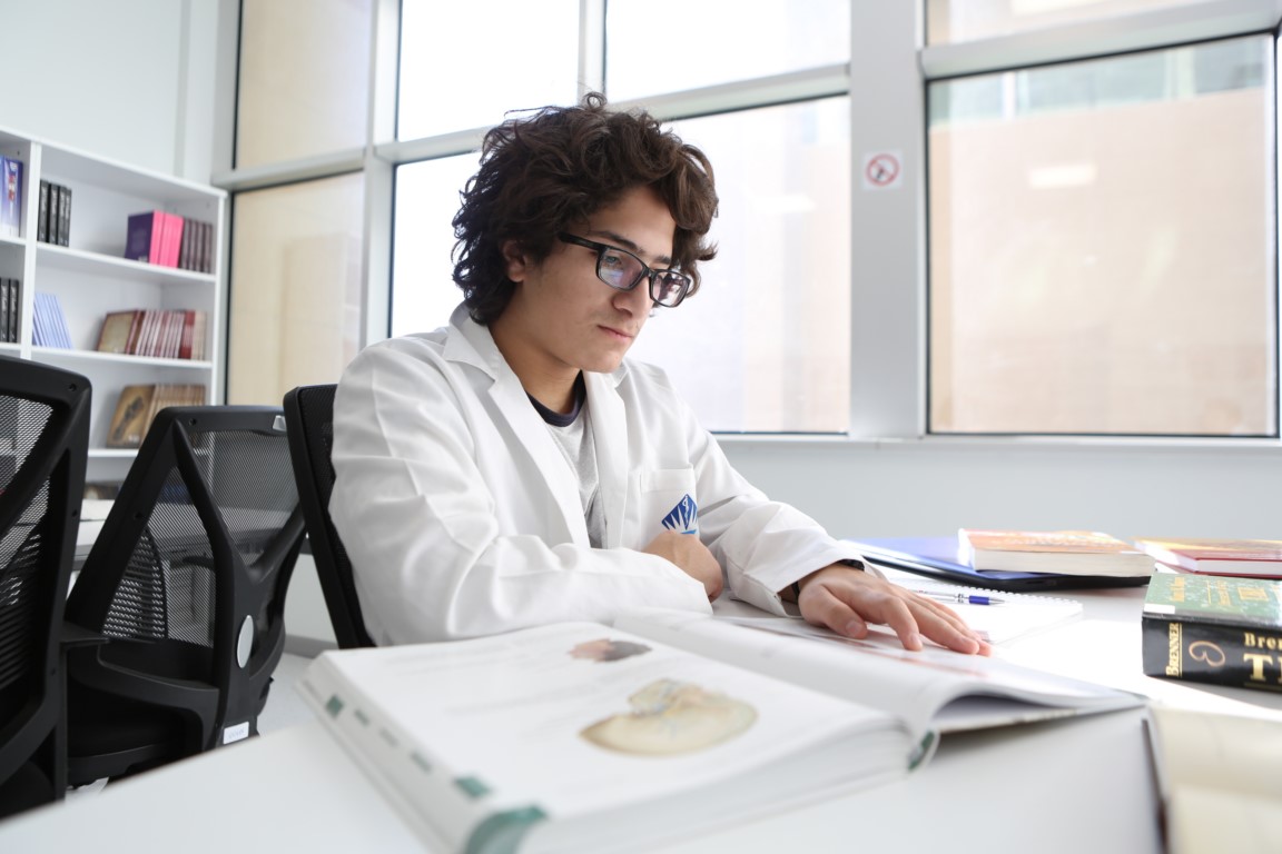 student studying - How to Study in Med School