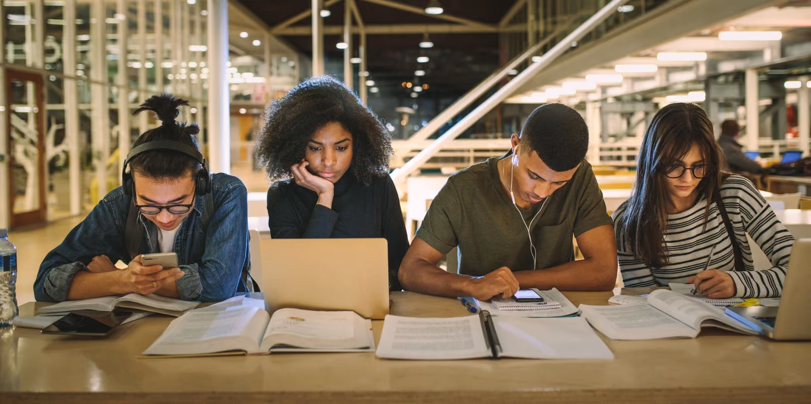 students studying - How Many Hours Do College Students Study per Week