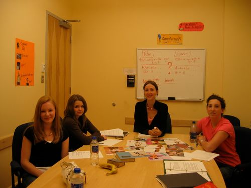 etudiante étrangère qui étudie grâce au cour payés par le gouvernement