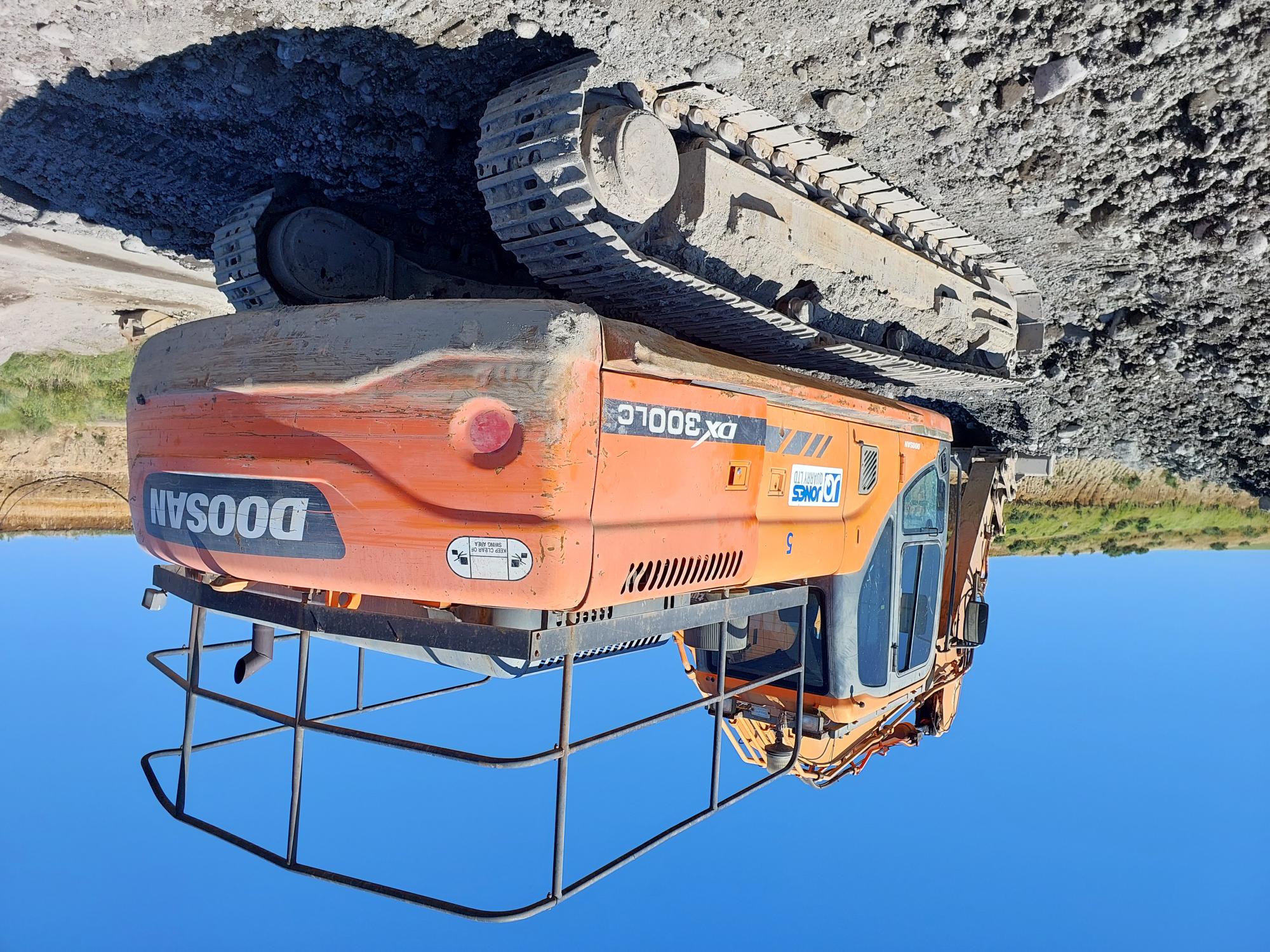 Porter Equipment Used Doosan DX300LC