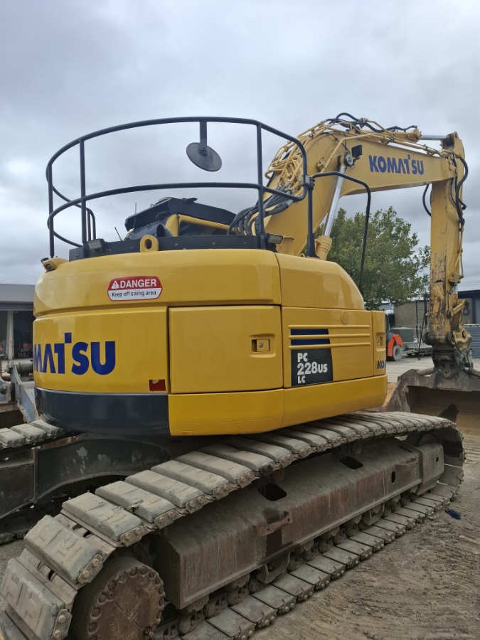 Porter Equipment | Used Komatsu PC228USLC-8