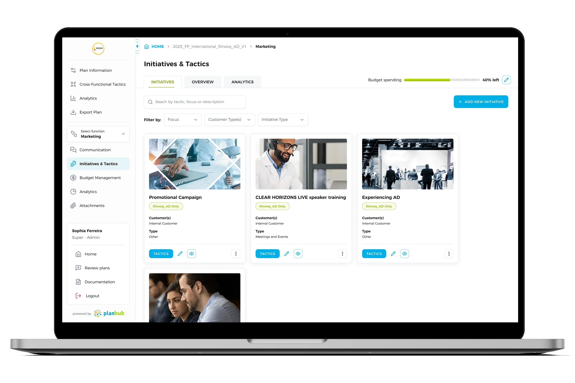 Screen with main searching feature of the platform having the products displayed on the right and a map with vendors on the left. 