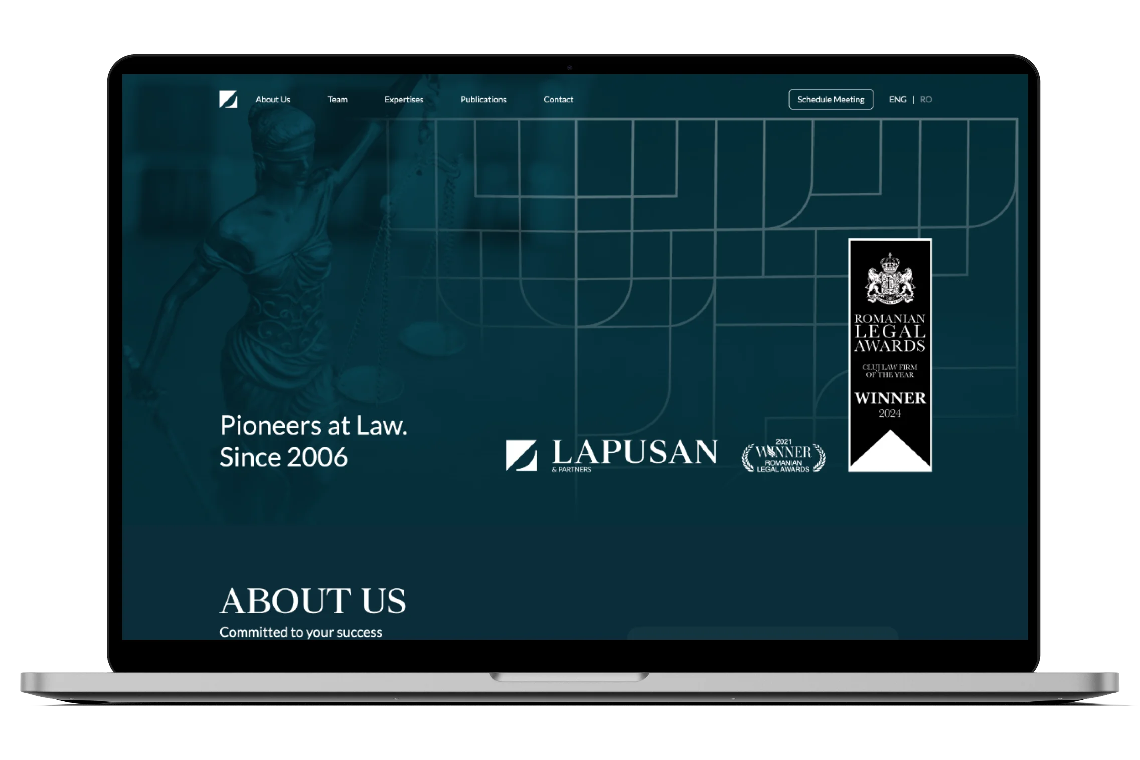 Screen with main searching feature of the platform having the products displayed on the right and a map with vendors on the left.