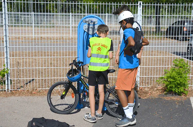 Une station de réparation vélo IFIX pour le collège François-Mitterrand à Toulouges !