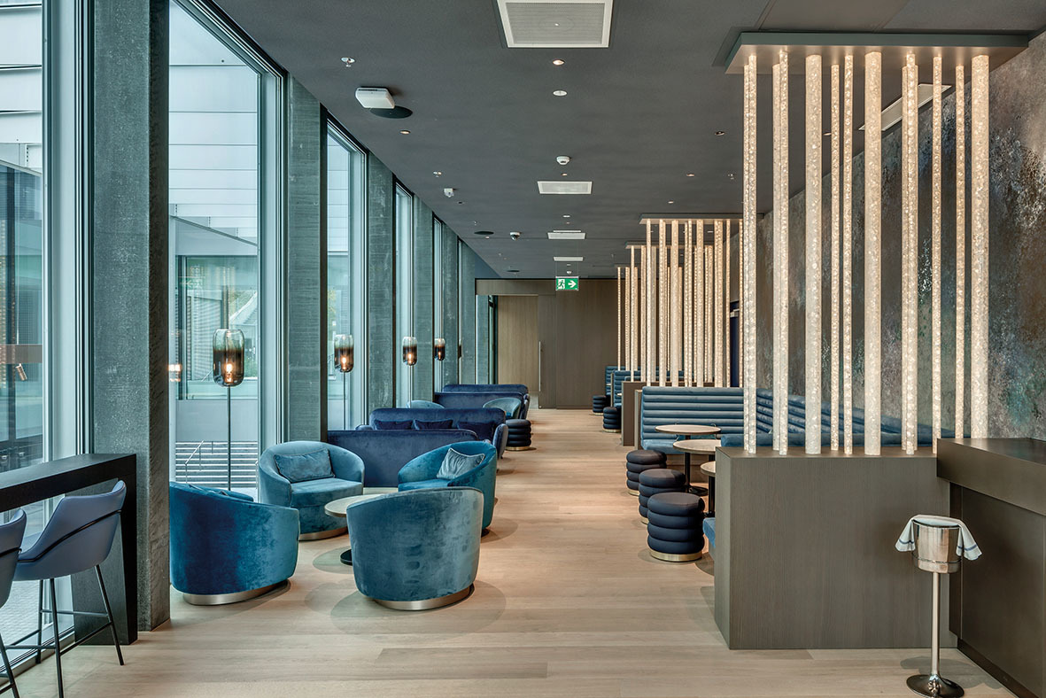 Photo Gallery The Circle - E