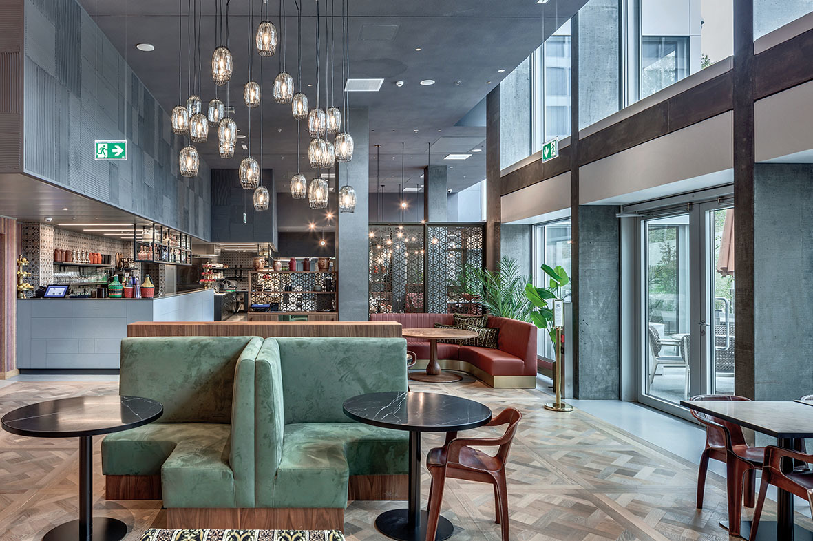 Photo Gallery The Circle - E