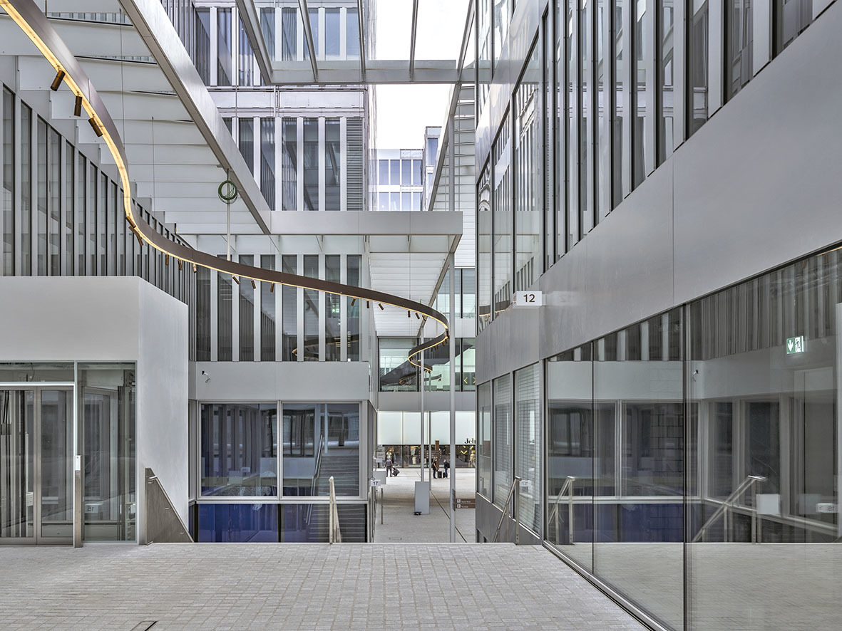 Photo Gallery The Circle - E