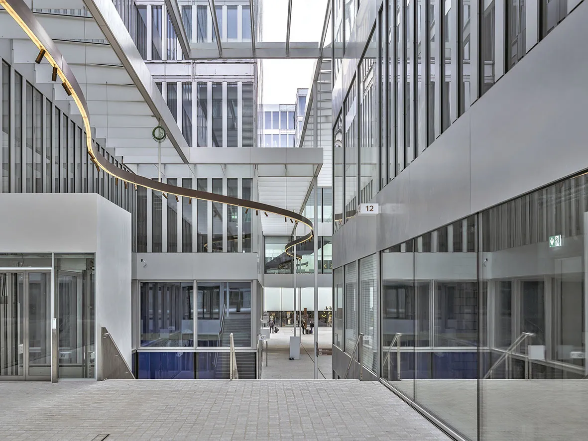 Photo Gallery The Circle - D