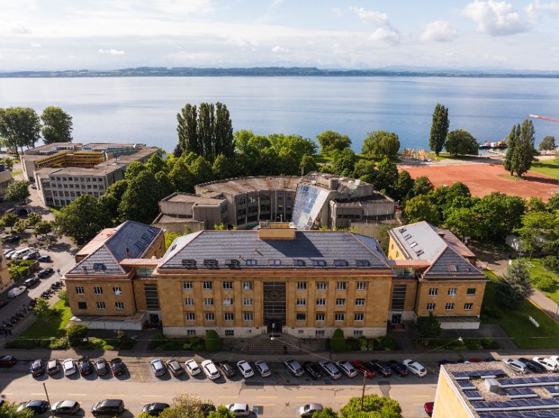 Reference Des tuiles solaires imitation ardoise