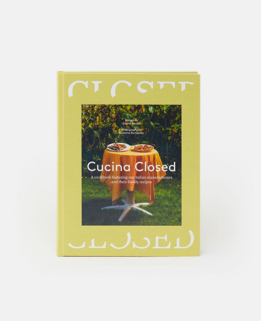 A book cover of Cucina Closed