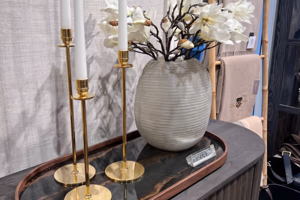 Lysestaker og blomstervaser fra GUAX hos Lene Interiør i Stavanger 