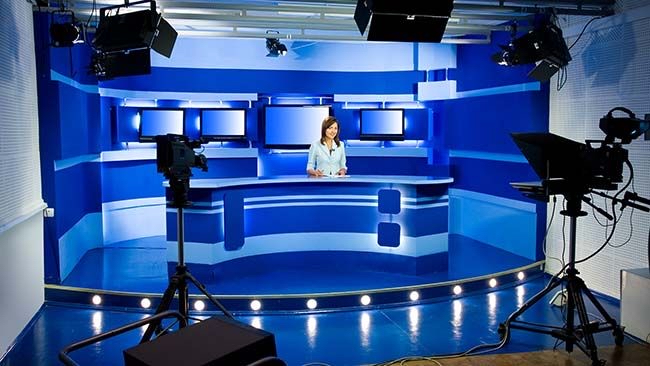 Séance de média training professionnel par Mediatraining.info en studio, préparation à la prise de parole médiatique de cadres et dirigeants.