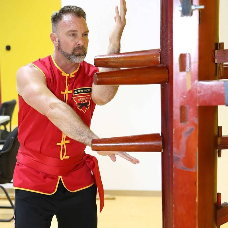 Grand Master Benny Meng talking to students