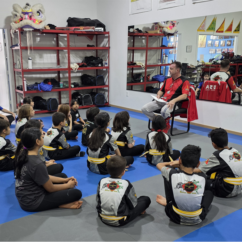 Grand Master Benny Meng talking to students