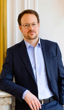 Benjamin expert