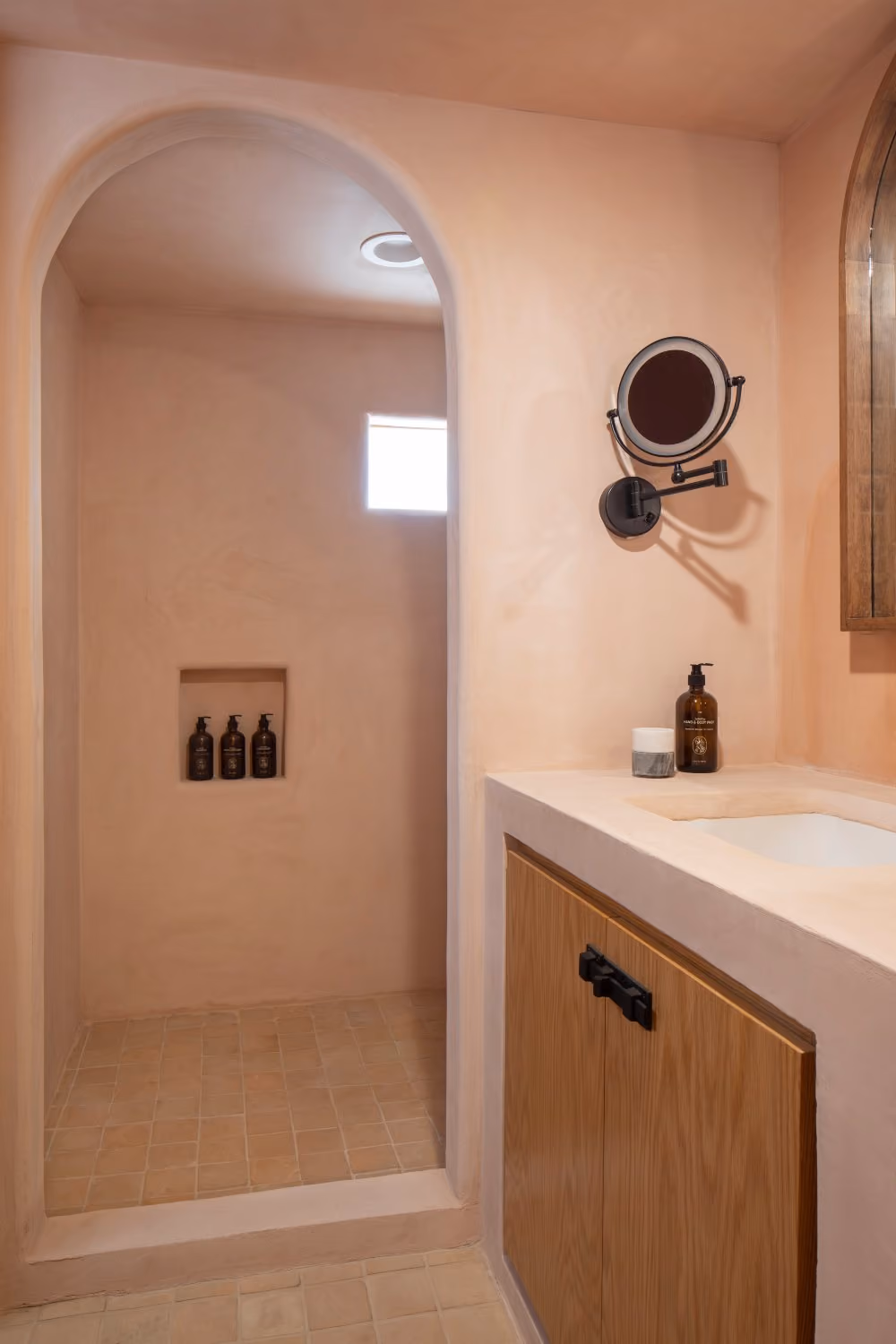 Neutral tone bathroom