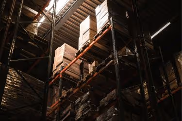 Warehouse using vertical space with pallets