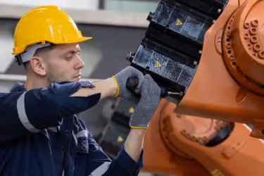 Man fixing a palletizer